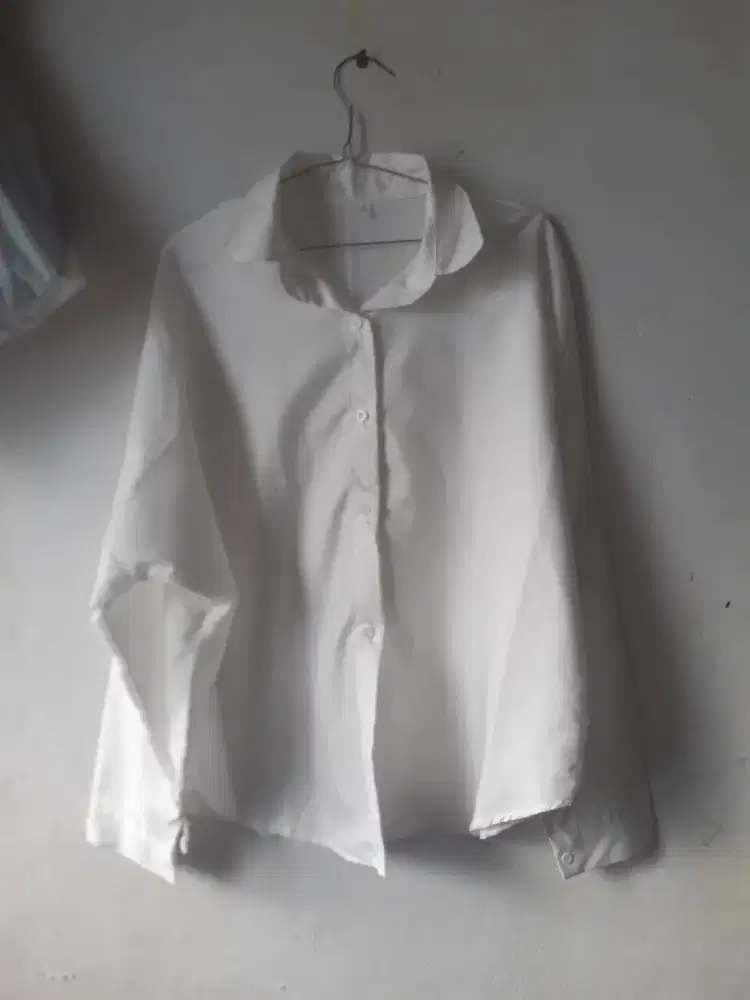 Kemeja Wanita Putih Lengan Panjang Kondisi Masih Oke