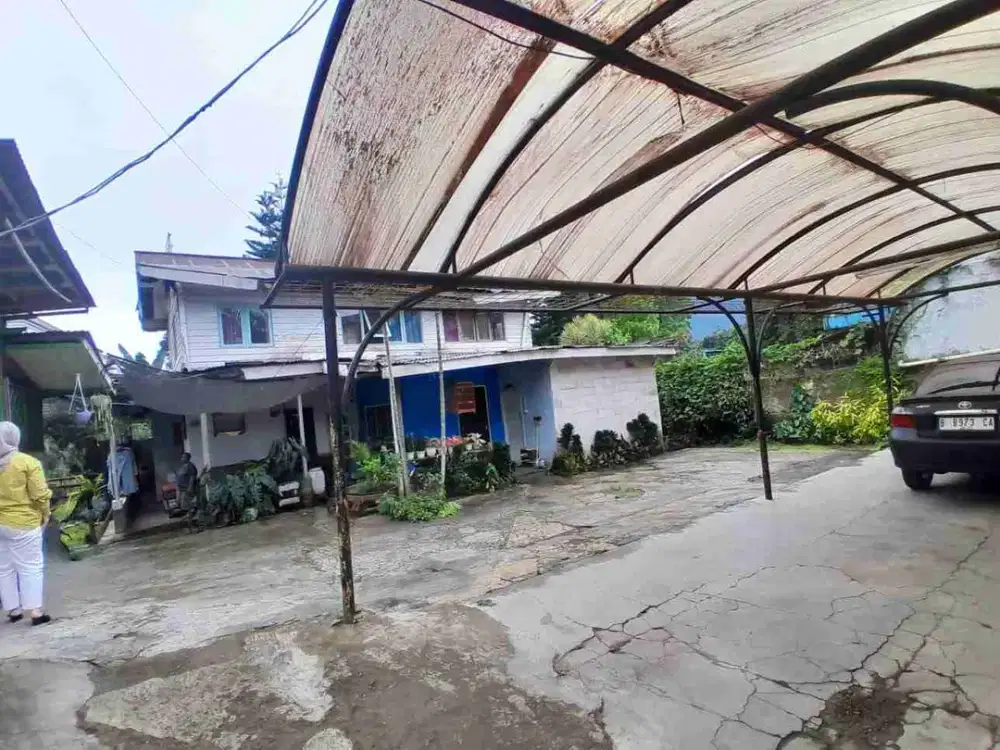 Dijual Vila dengan halaman luas Lokasi strategis