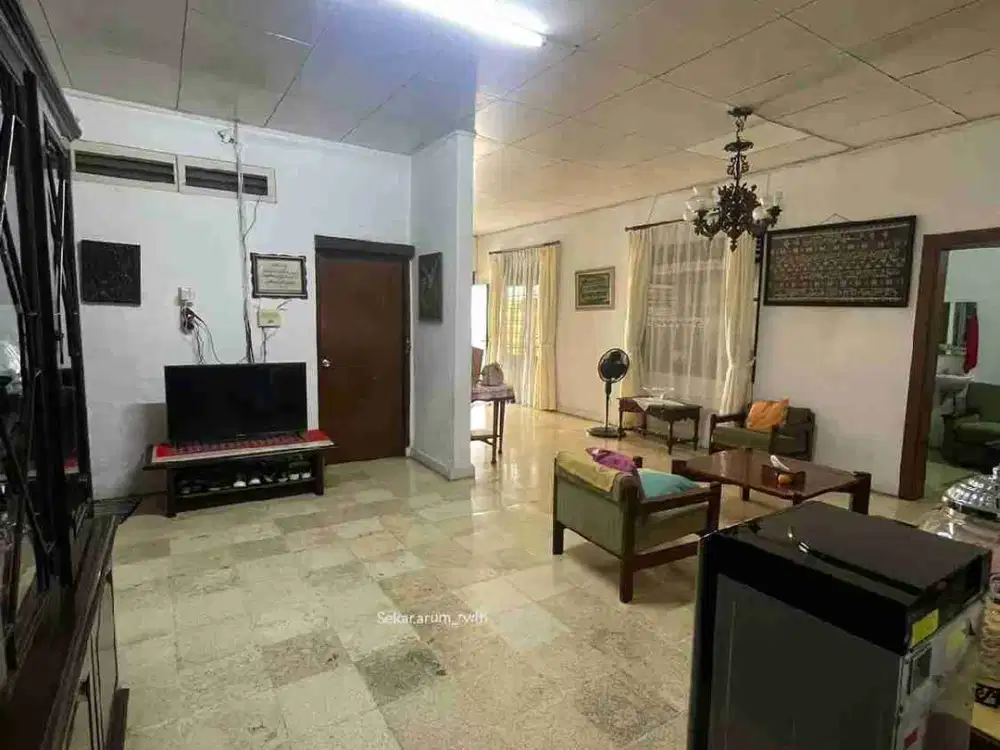 Dijual Rumah Tua Lokasi strategis di Kebayoran Baru