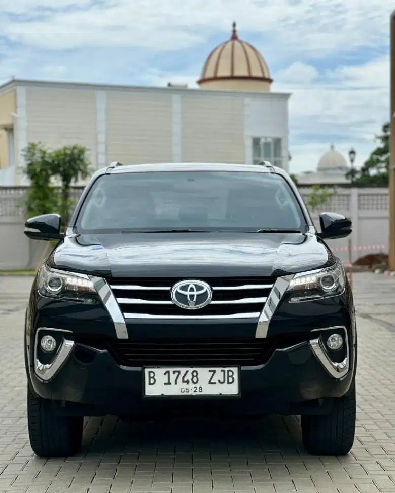 VRZ 2.4 AT 2018 Hitam Murmer