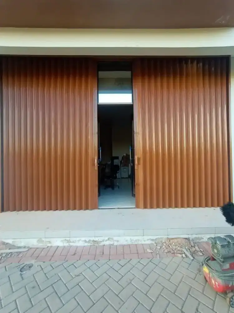 pintu ruko besi henderson