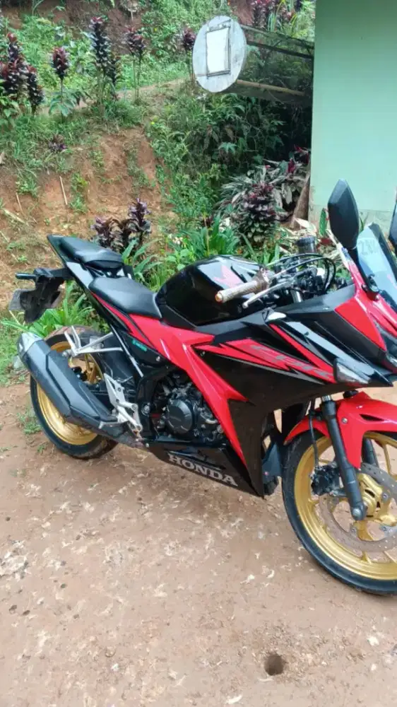 Cbr150r Di jual / tt metic