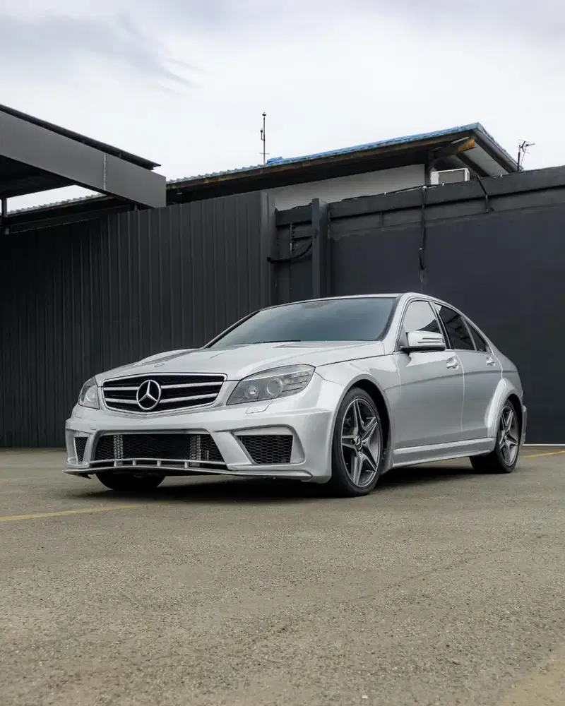 MERCEDES BENZ C63 AMG