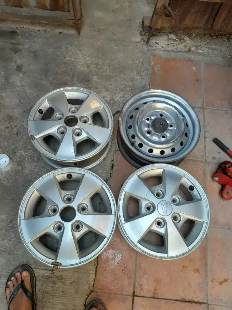 Velg  daihatsu gran max