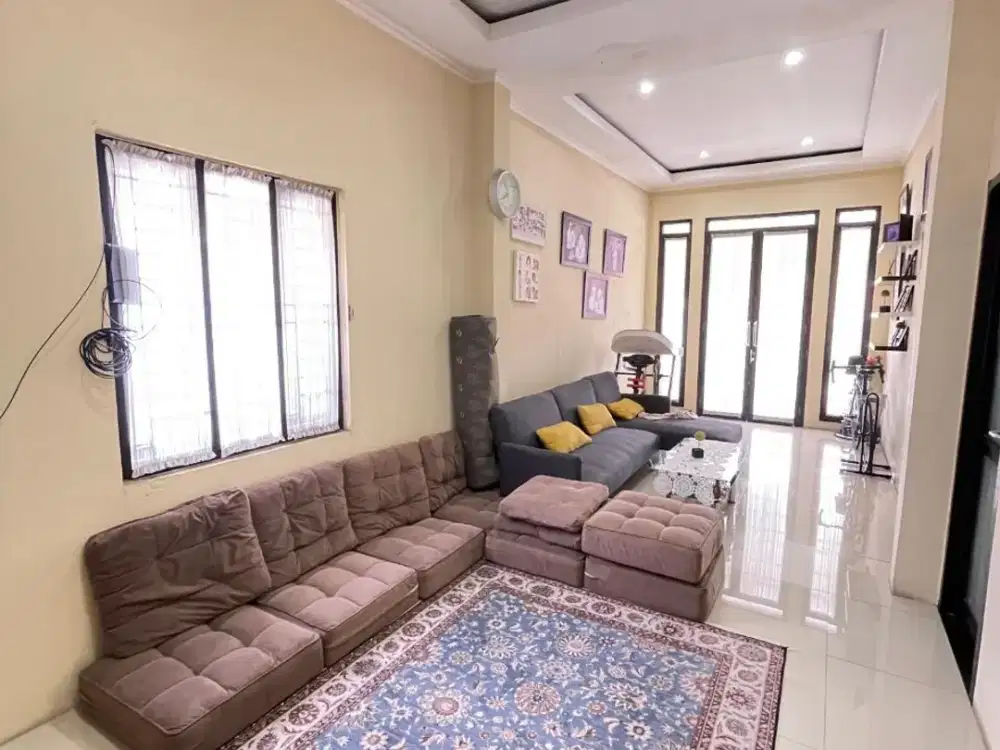 DIJUAL RUMAH MODERN SIAP HUNI FULL FURNISH di Komplek SETRA DAGO ANTAPANI Lokasi dekat ke Taman Kiara Artah Park & Sport Jabar Arcamanik Bandung