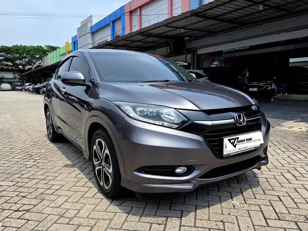 Honda HRV 1.8 CVT Prestige Abu-abu metalik TV Floating 
NIK 2018 ANTIK