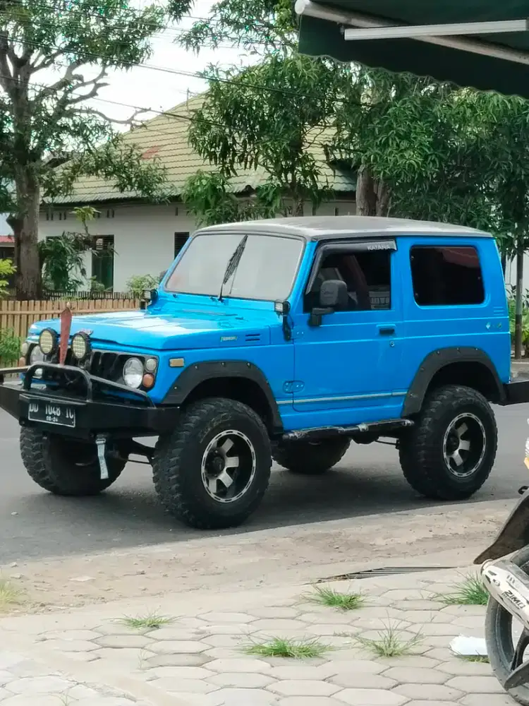 Jimmy katana 4 × 2 tahun 1991