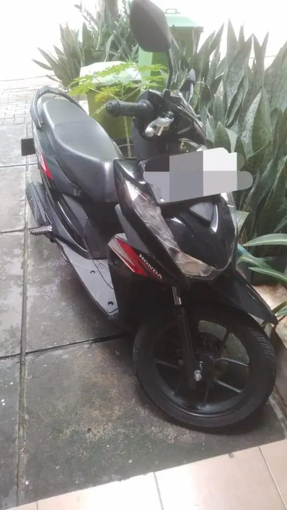 Dijual cepat motor Honda Beat thn 2023 kondisi bagus di Bsd City