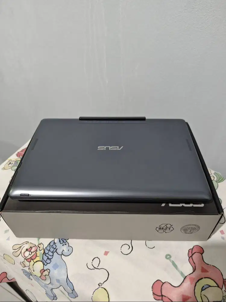 Asus Transfomer Book T100TAM Warna Abu-Abu