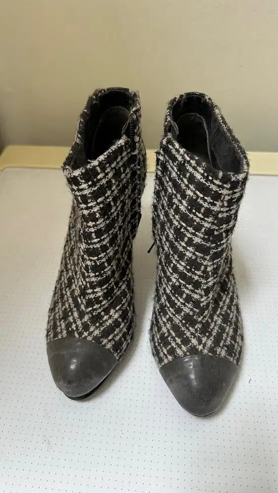 Boots charles & keith 100% Original