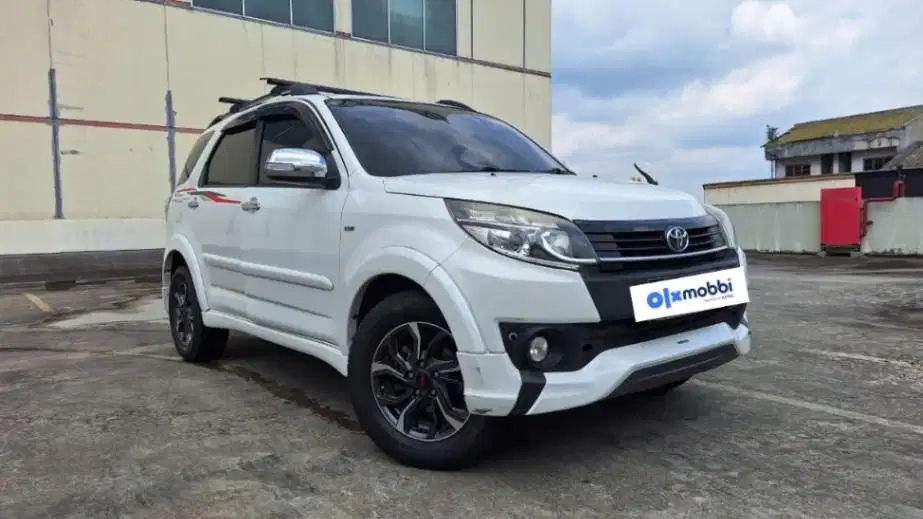 TERMURAH Toyota Rush 1.5 TRD Sportivo Ultimo Bensin-AT 2016 SKS B