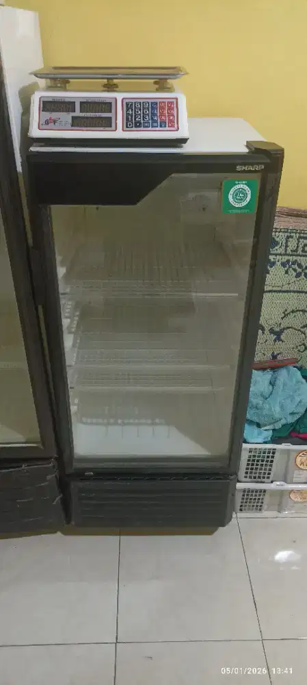 Kulkas bekas toko buah