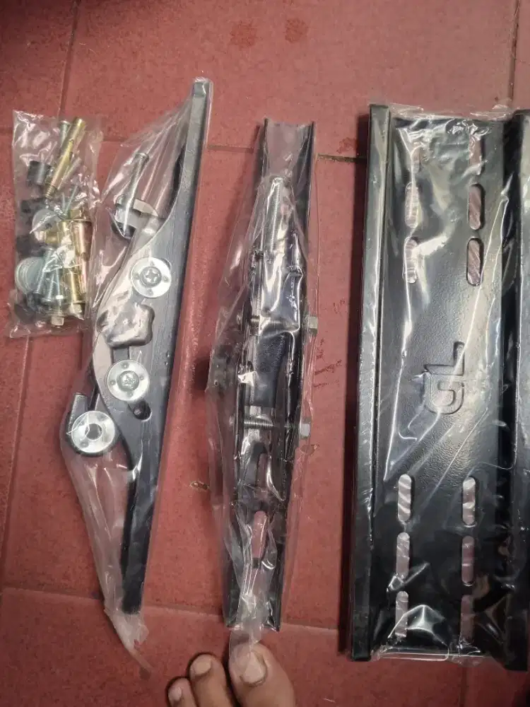 Breket TV kondisi baru