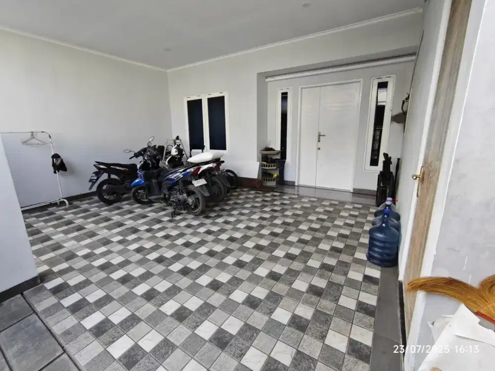 DIJUAL MURAH Rumah 2 Lantai Semi Furnished Harapan Indah –  SHM