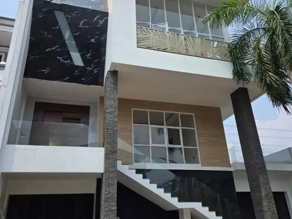 Dijual Rumah Siap Huni di Florence PIK. Luas 13x20m.