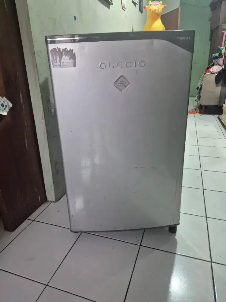 Kulkas Toshiba glacio 90cm siap pakai ccok buat dikosan