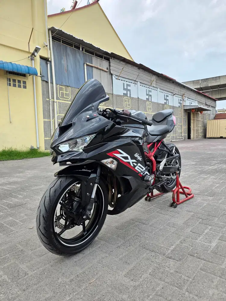 Kawasaki ZX25R ABS Hitam Chasis Merah 2020