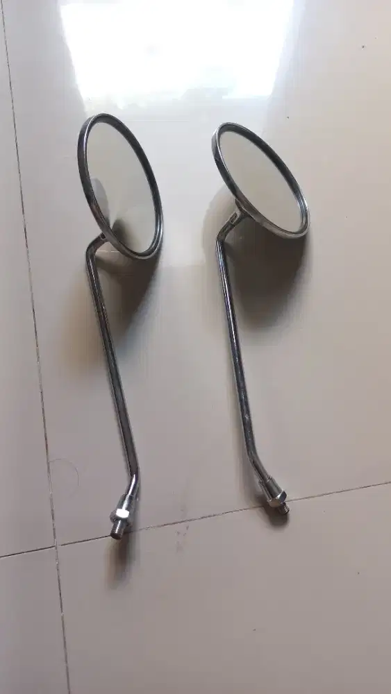 Spion bulat tangkai panjang