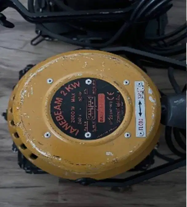 Lampu sorot  beam Blonde 2000W (harga 1 Pcs 500.000)