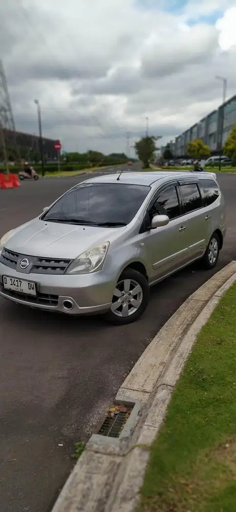 Nissan Grand livina 2010 Bensin