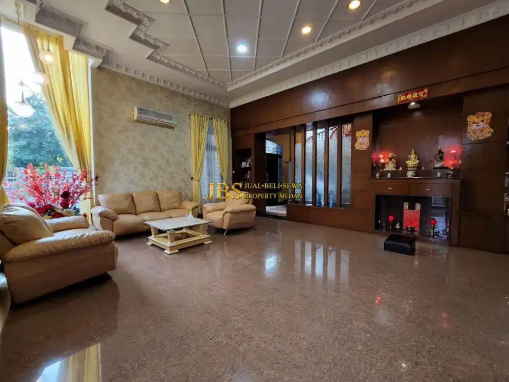 Rumah Hook 3,5 Tingkat Dijual di Komplek Cemara Asri Medan Jalan Kasuari