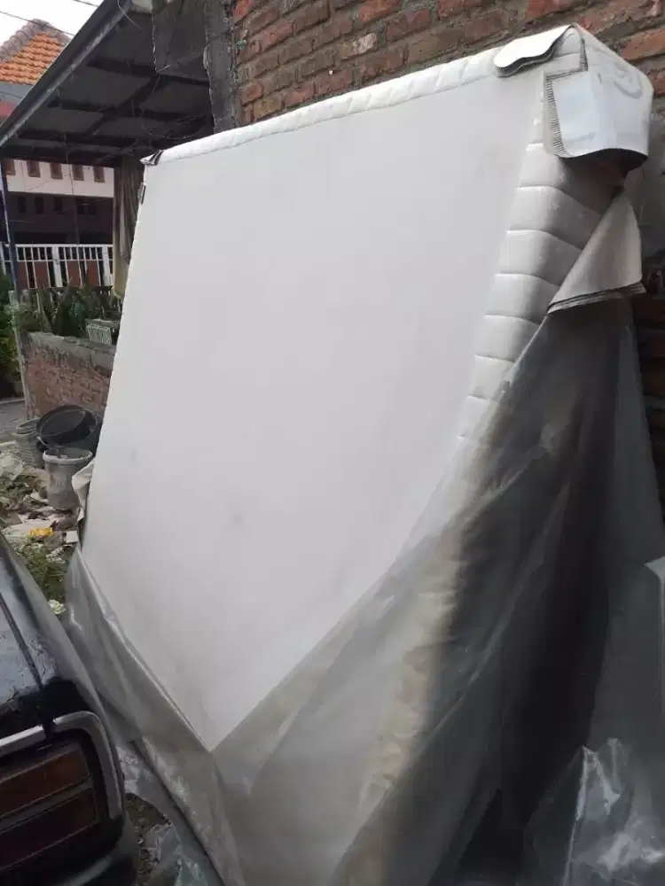 Jual dipan / bagian bawah spring bed bekas merk Serta