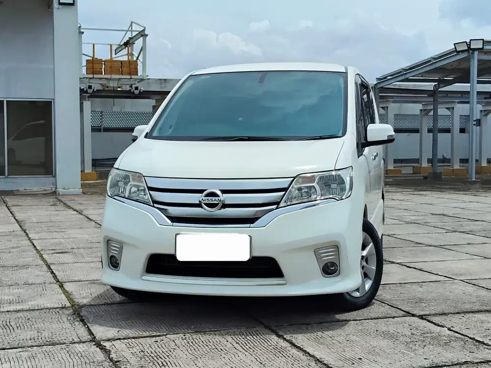 DP 10JT NISSAN SERENA HWS AUTECH PANORAMIC AT MATIC 2013 PUTIH
