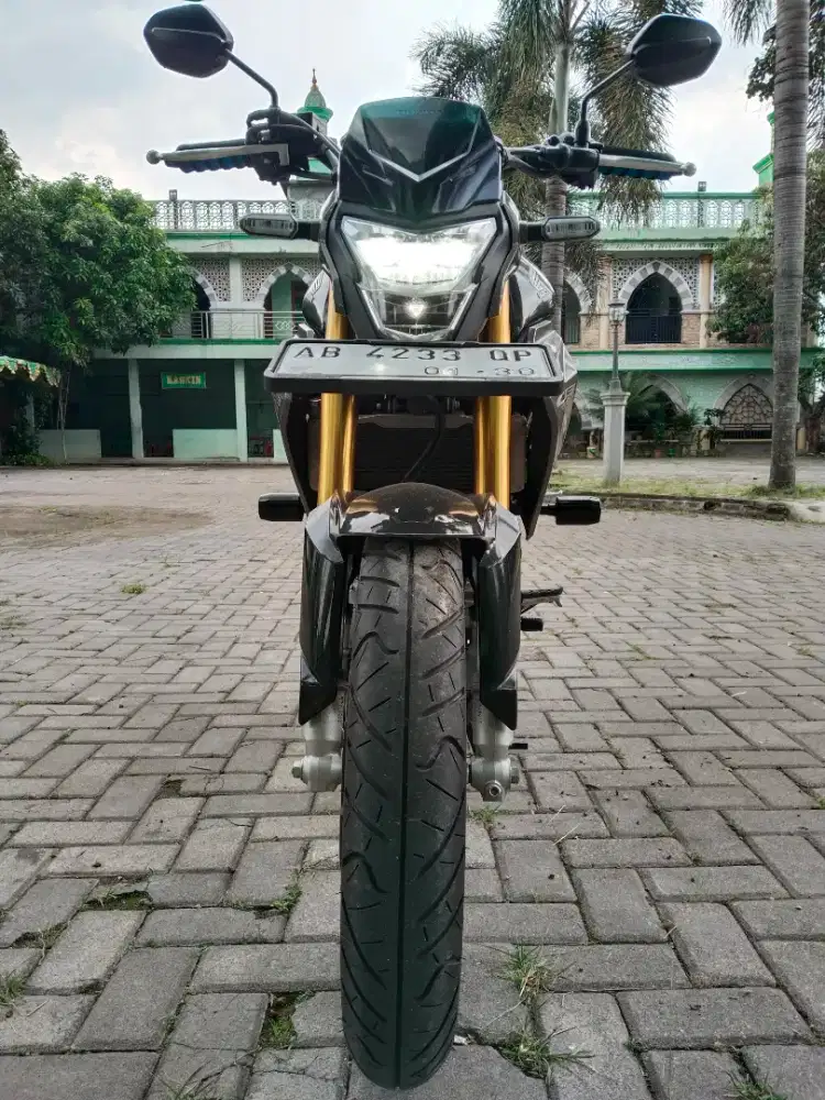 jual rugi karena bu.jual motor pribadi honda cb 150r tahun 2025