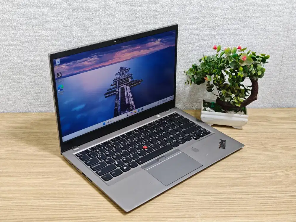 Lenovo Thinkpad X1 Carbon GEN 6 Core I7-8650U RAM 16GB SSD 256GB