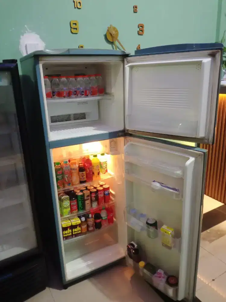 Kulkas 2 pintu merek sanyo