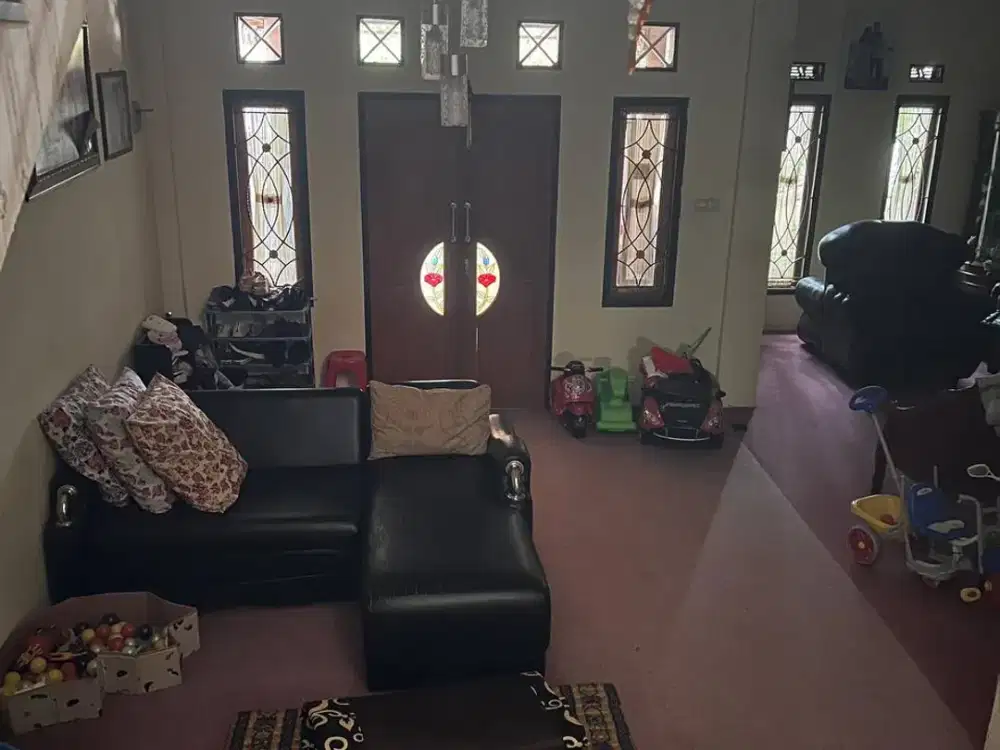 dijual murah dan jarang ada rumah klasik siap huni di komplek antapani