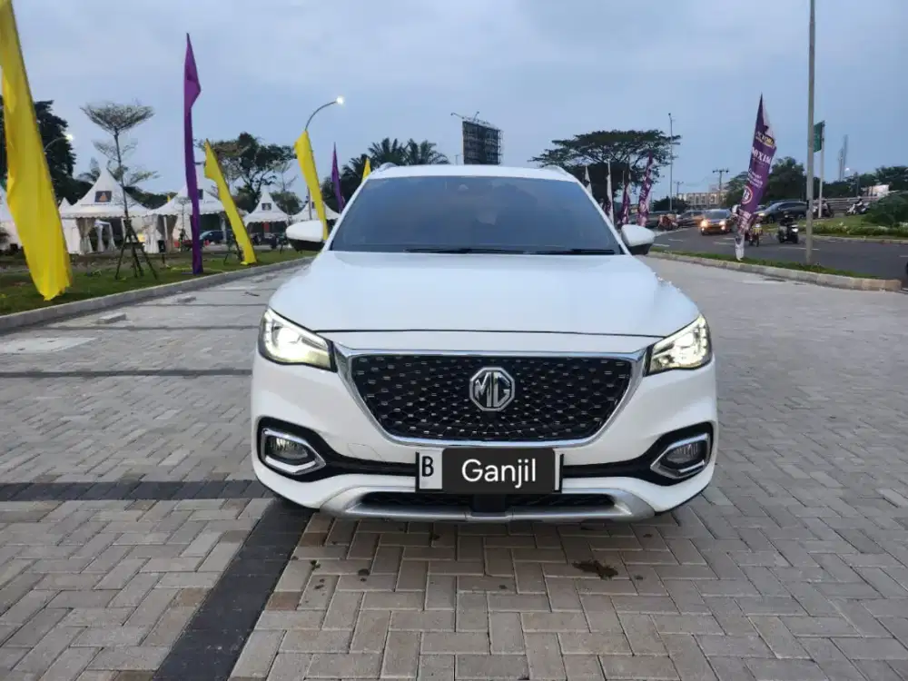 Kondisi istimewa,ban tebal, aki baru. MG HS ismart 1.5 turbo AT 2021
