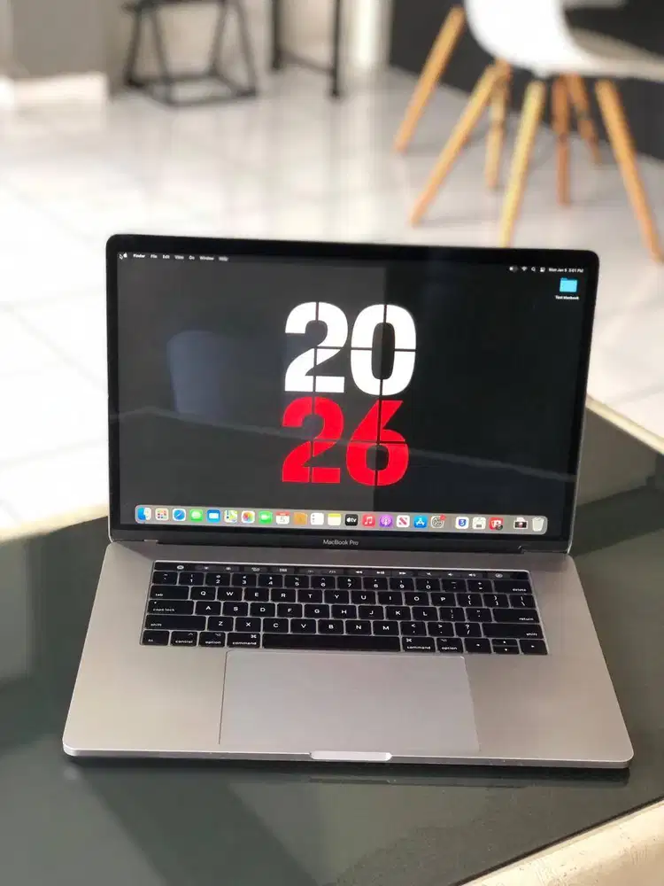 MacBook Pro 15inch 2017 Intel Core i7 DUAL Graphics Touch Bar 16/500GB