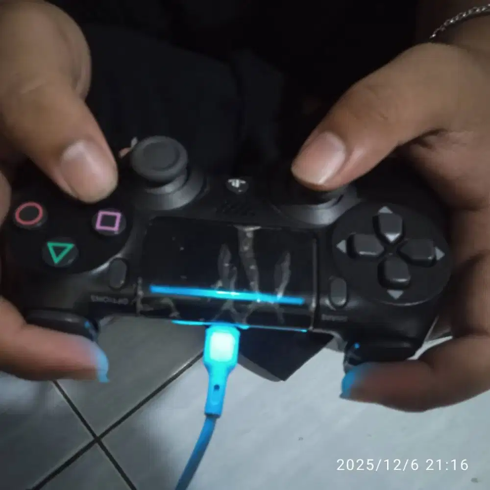 PS 4 (empat) mantap