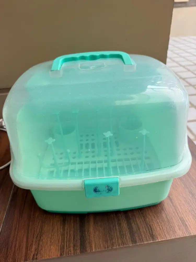 TEMPAT PENYIMPANAN BOTOL SUSU