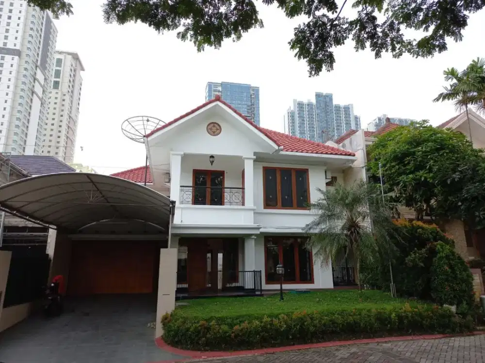 SEWAKAN RUMAH 2 LT , FULL FURNISH DI VILLA REGENCY PAKUWON INDAH SURABAYA,