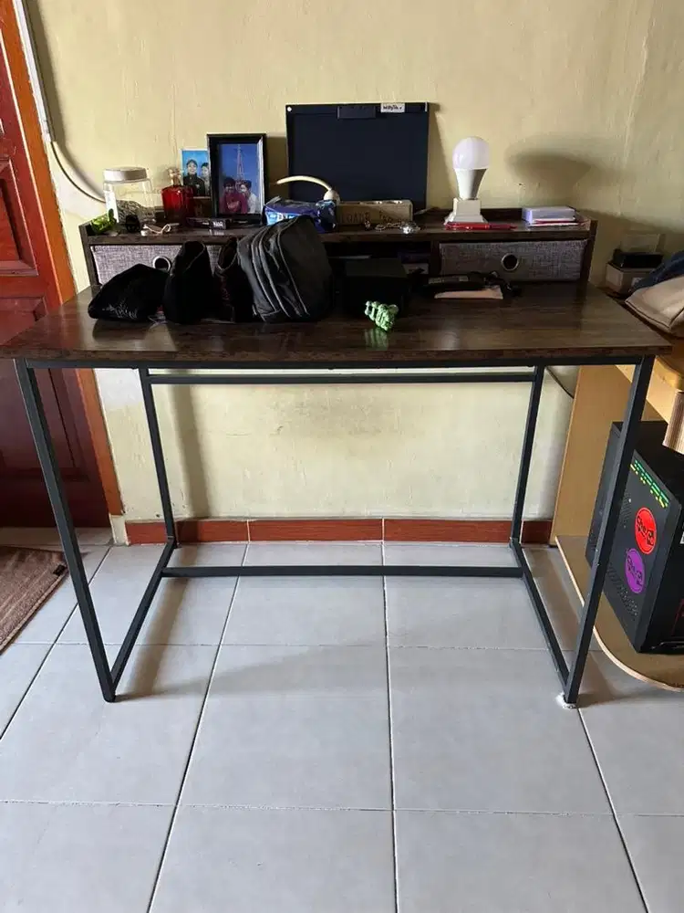 Meja Kerja Simple