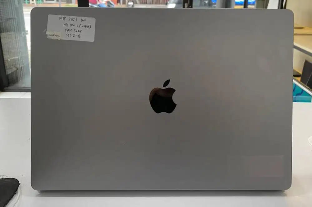 MacBook Pro M1 Pro 2021 16inc RAM 32 SSD 2TB Siap Pakai
