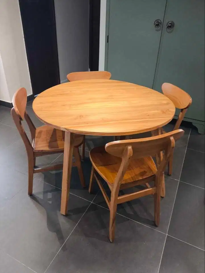 Meja Bundar + 4 Kursi Jati Jepara