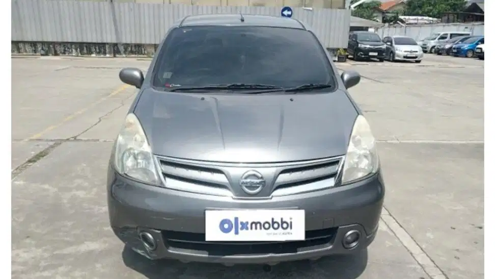 TDP 4,JT Nissan Grand Livina 1.5 XV Ultimate Bensin-AT Abu-Abu 2012