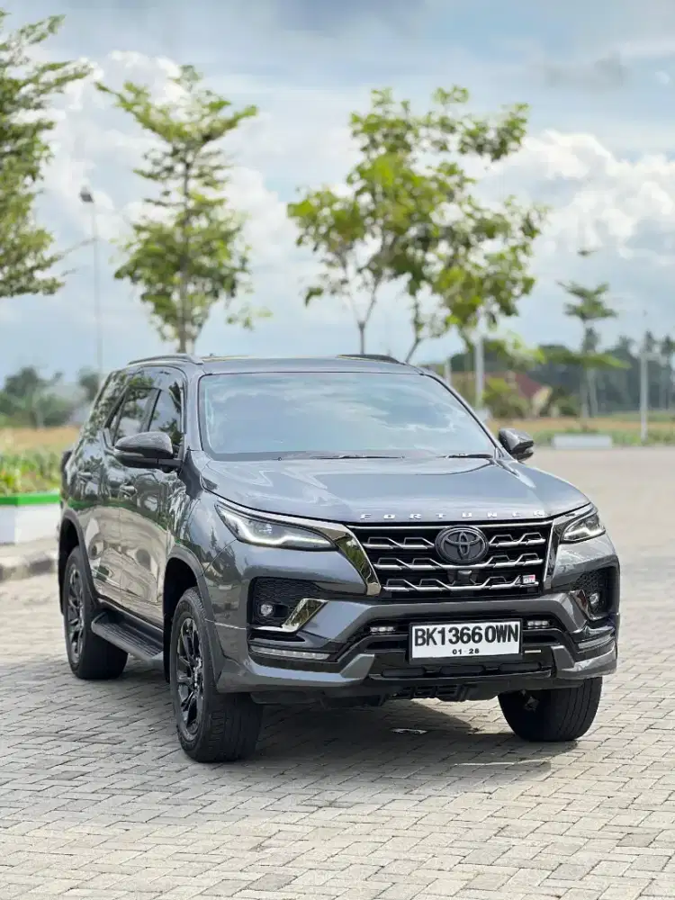 DIJUAL TOYOTA FORTUNER GR A/T 2.8 2022