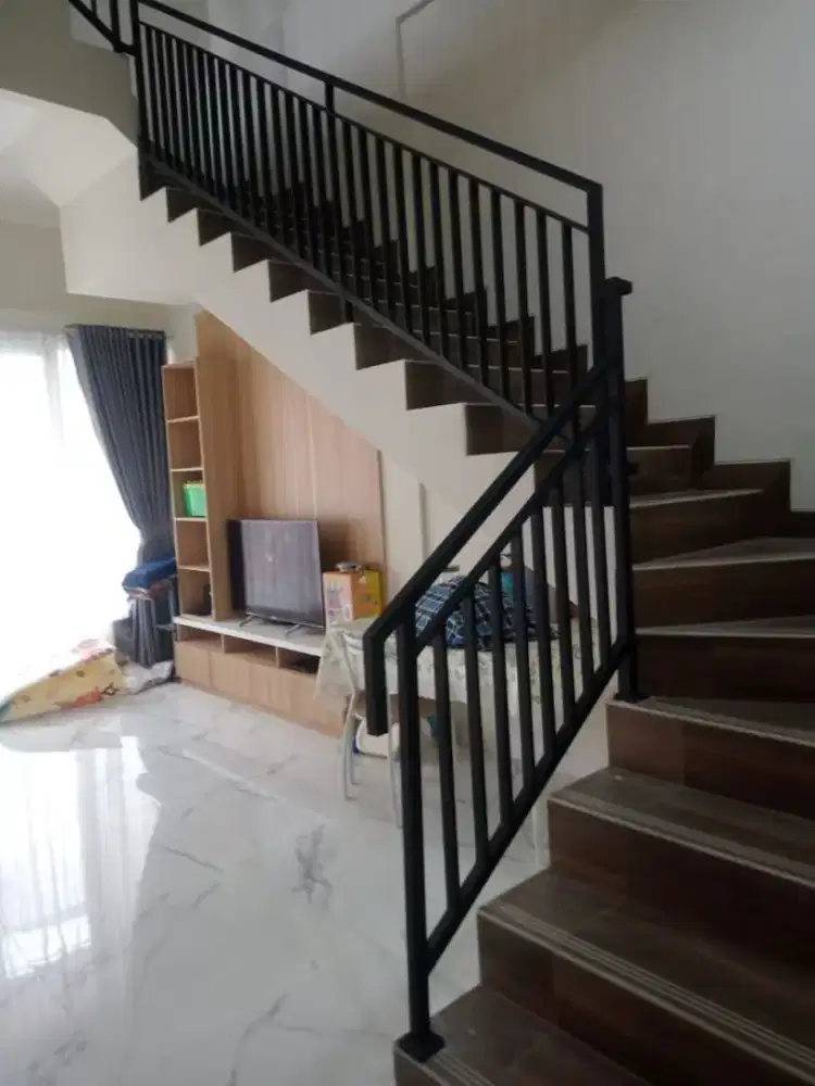 Reling tangga holo galvanis polos tanpa pegangan kayu