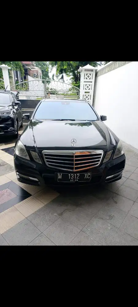 Mercedes-Benz E300 2011 Bensin