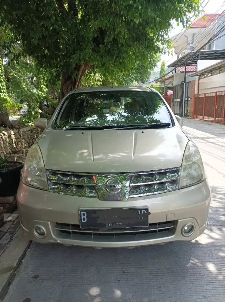 Nissa Grand Livina XV 1.8
