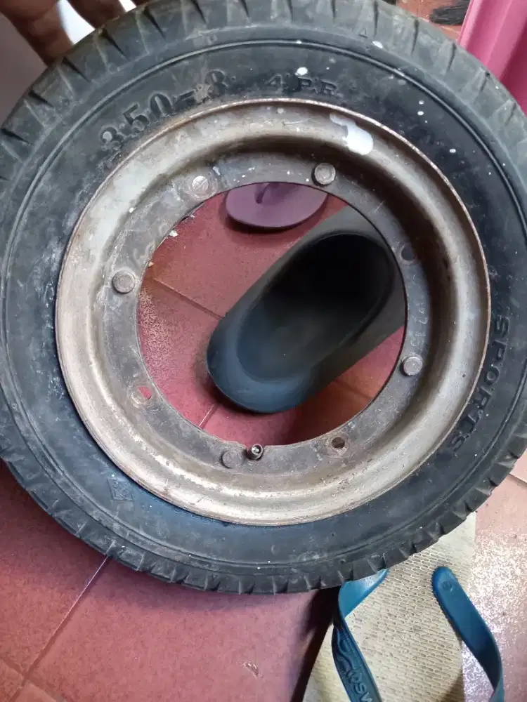 Velg vespa ukurannya 8