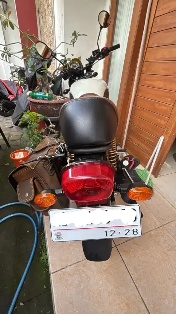 Kawasaki W175 Cafe Racer - NOS