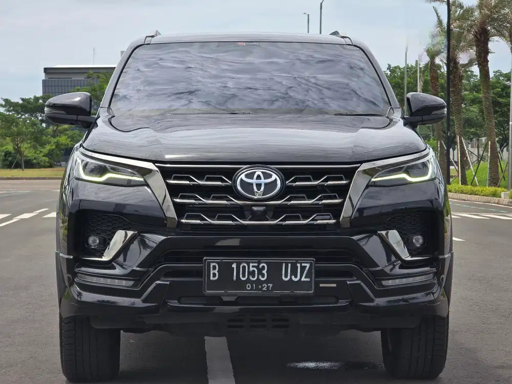 Toyota Fortuner 2.4 Vrz 4x2 AT GR Sport 2021
Hitam Metalik