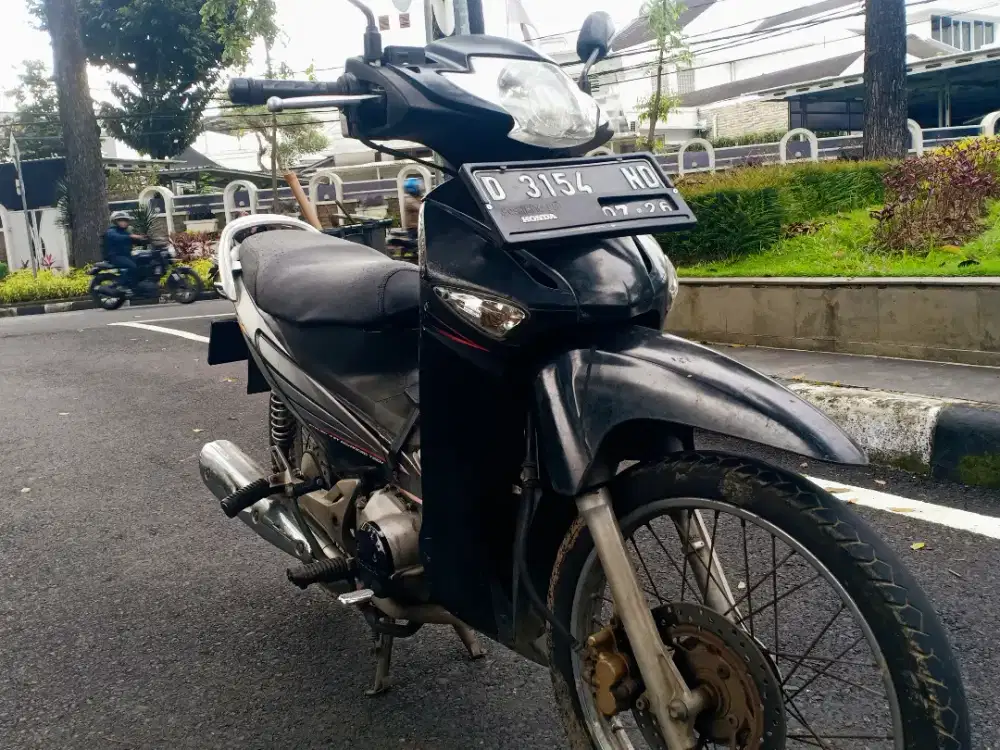 Supra x 125 satu tangan