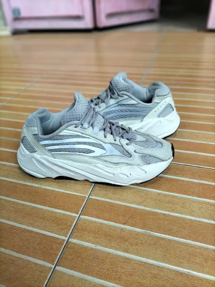 Adidas yeezy boost700 uk.43 ori
