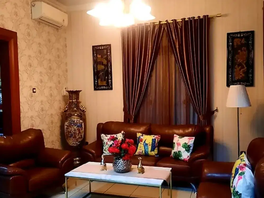 Rumah Cantik 2 Lantai 200 m² di Taman Permata Buana – 4+1 Kamar, SHM